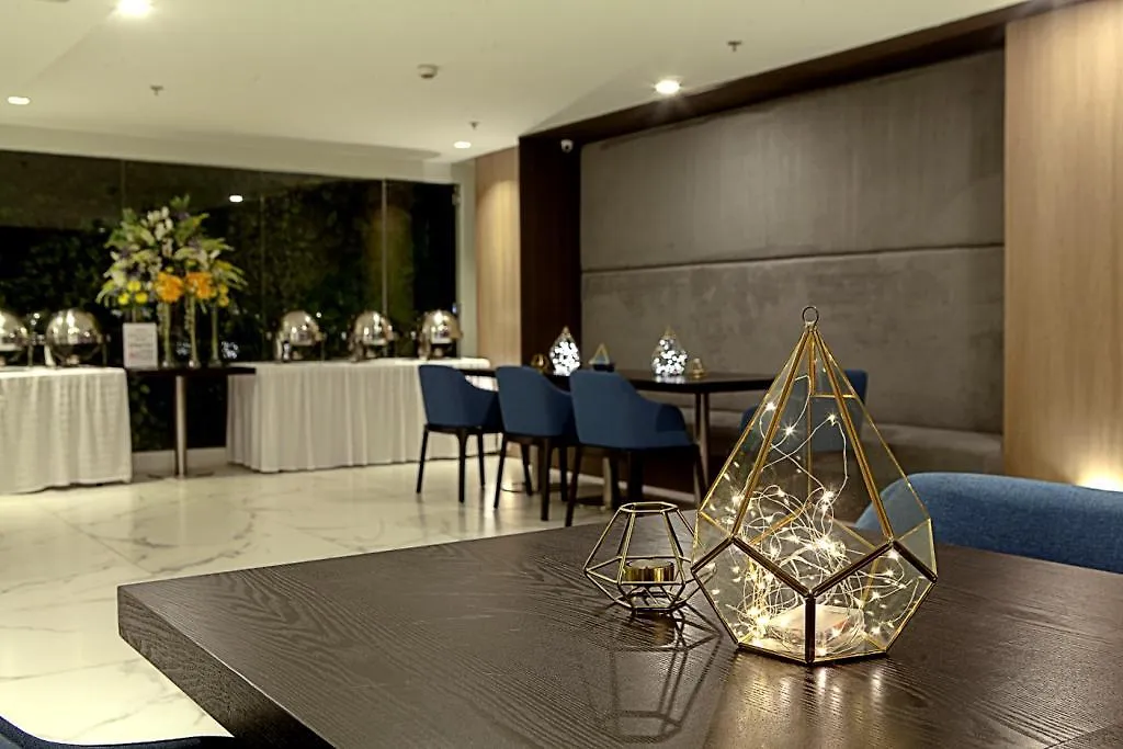 מלון מנילה Ramada Encore By Wyndham Makati