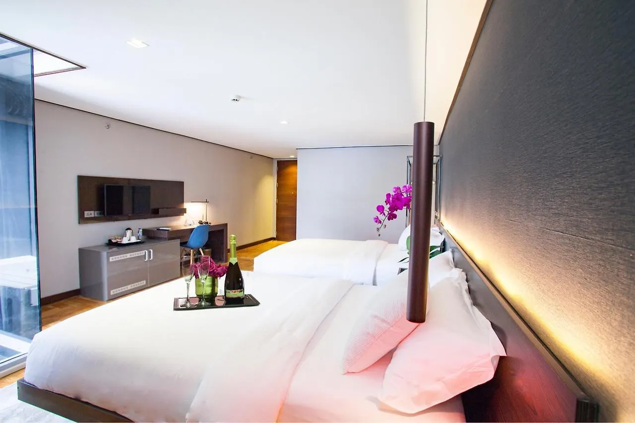 Ramada Encore By Wyndham Makati Makati City 4*,